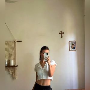 Brandy Melville cropped top